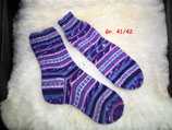 Handgestrickte Wollsocken für Entspannung & Meditation