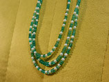 Smaragd mit Perlen
