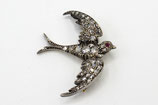 18 Karaat goud met zilveren broche in de vorm van een vogel, bezet met roosdiamanten en een robijn.