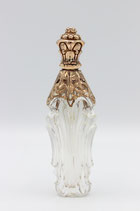 Antiek Hollands kristallen parfumflesje  met 14 karaat gouden dop en ajour kraag, groot model.
