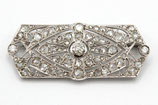 Art Deco ajour bewerkte platina broche/dasspeld met oudslijpsel en roosdiamanten, ca.2,5ct.Frankrijk ca.1925.