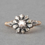 14 Karaat goud en zilveren rozet ring bezet met roosdiamanten, ca.1900.