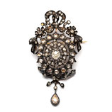 18 Karaat goud met zilveren hanger met strik en guirlande bezet met roosdiamanten, ca.1860.