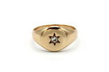 14 Karaat gouden vintage ring met stervormige uitsparing waarin een briljant, ca.0.10 ct.