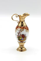 Porseleinen beschilderd parfumflesje - kannetje met Hollands 14 karaat gouden montuur en voet, ca.1870.