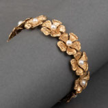 14 Karaat gouden armband met bloemen schakels gezet met pareltjes, jaren 50-60.