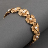 14 Karaat gouden armband met bloemen schakels gezet met pareltjes, jaren 50-60.