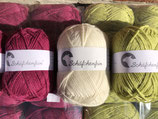 Schäfchenfein 100 % Merino-Wolle, 500 g-Paket, 10 x 50 g gefärbt 10 x 50 g in den Farben Grün oder Rot