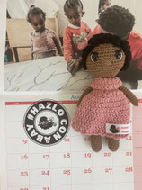 Pieza 3 - Mimi (Muñeca amigurumi) + 1 mes comedor Escuela Canguro