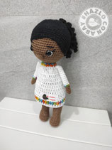 PIEZA 26 - África (muñeca amigurumi) + 1 mes comedor Escuela Canguro