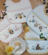 Serenità di campagna Happy Bees Corredino baby CV261