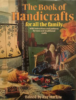 The book of handicrafts for all the family: With instructions and patterns for new and traditional crafts　Eve Harlow