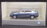 VW Passat   Bild zeigt Ware [002]