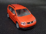 WW2 0305 02 VW Touran erdbeerrot