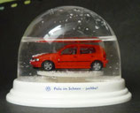 VW 042  Schneekugel -  Polo im Schnee -  juhee
