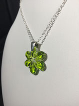 PE 120 - Pendentif fleur étoilée vert anis cristal