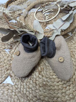 Walkpuschen Walkschuhe beige Knopf Kokos Muster