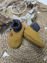 Walkpuschen Walkschuhe senf Knopf Holz Stern groß