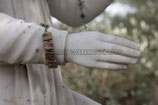 ARMBAND AN STATUE