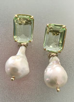 Klassisch und schön. Perlen mit einem quadratischen Glaskristallverschluss. Ein Augenschmaus!