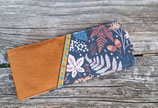 Porte-chéquier femme horizontale, souche à gauche en suédine caramel et tissu anthracite avec des feuilles et fougères