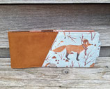 Porte-chéquier femme horizontale, souche à gauche en tissu d'ameublement fauve et tissu bleu clair avec des animaux
