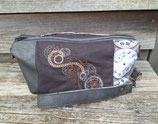 grande trousse de toilette pour homme en faux cuir et tissu gris, broderie montre à gousset