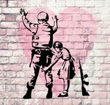 Schablone - Banksy "Girl with Soldier"