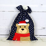 großer Geschenkbeutel für Weihnachten mit Bär mit Weihnachtsmütze