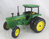 John Deere 4040 FWA Toy Tractor Times 2001 Ertl