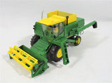 John Deere Ho 1/87 7700 Combine with Grain Head Athearn