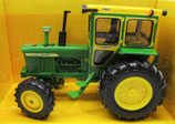 John Deere 4020 Wide Front tractor with Hiniker Cab 1/32 Ertl