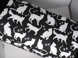 Kuschel-Tunnel KT018, weiße Katzen auf schwarz, innen schwarz, Länge ca 65 cm