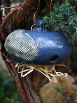 Ohrwurmkugel aus Keramik blau zum Hinhängen gedacht