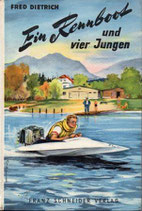 Ein Rennboot und vier Jungen