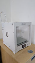 Ultimaker 3D-Drucker 2+ Connect mit Steubschutzhaube (nicht im Bild)