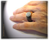 Fingerring mit Kristallen