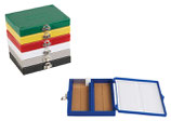 Caja Plástica para 100 laminillas de 25x75 mm. Dimensiones: 208x175x34 mm (8.75"x6.75"x1.3") Marca HEATHROW SCIENTIFIC HS15994 $150
