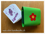 Spielkarten Etui GROSS (hellgrün/dunkelgrün mit Blume rot)