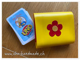 Spielkarten Etui klein (gelb/rot mit Blume rot)