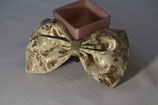 Nœud jacquard fleuri doré