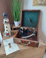 alter originaler Halbsextant mit Papieren 1923