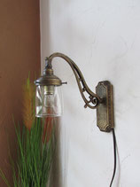 Wandlampe mit Glasschirm *