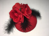 Fascinator rot mit Hutnetz, Rosenblüten, Federn