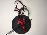 Fascinator anthrazit Leinen mit Federn, Loop und Beeren