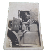Photo d’un conducteur probablement du 24ème Lancier à bord de son camion Mack NR 1ère DB Division Blindée Polonaise