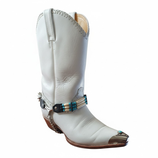 Tour de bottes perles et os