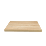 Piano in nobilitato con anima in truciolare, rivestito in  foglio melamminico che simula il legno di rovere naturale. MIS 59X59