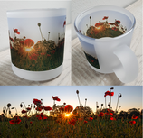 Milchglas-Tasse - Motiv Sonnenaufgang über dem Mohnblumenfeld