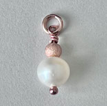 Perlen Charm (1) - weiss rosé - ~5.5mm (890616)